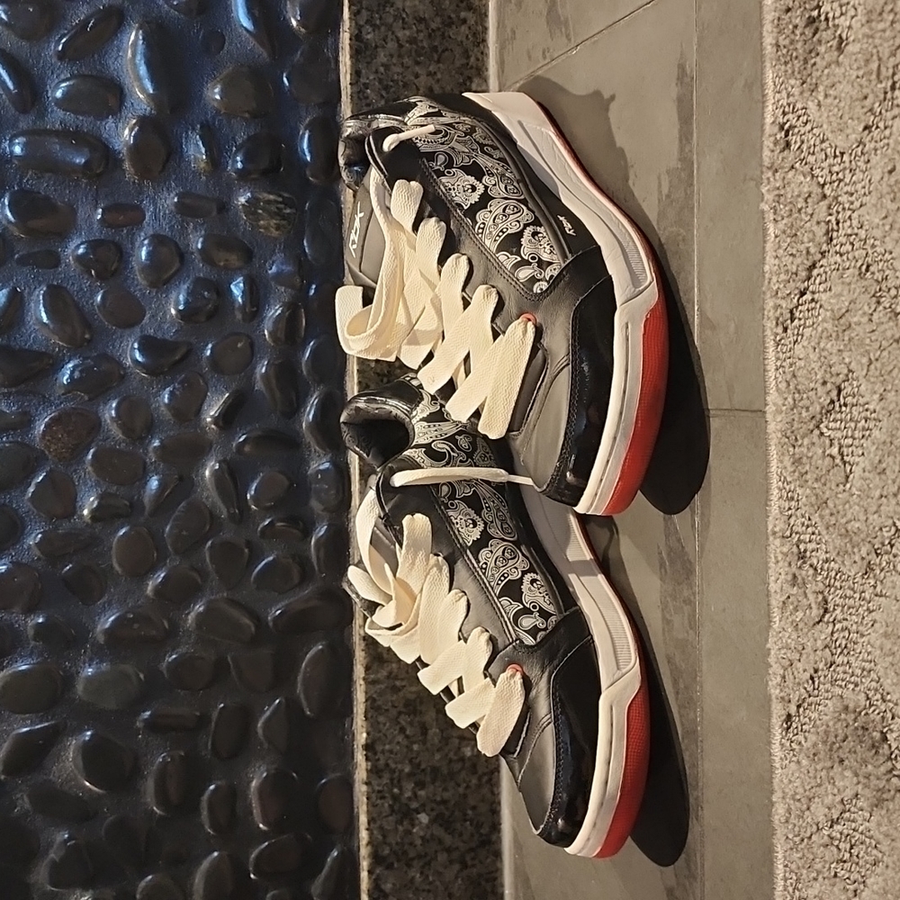 Men's 13 Reebok shoe